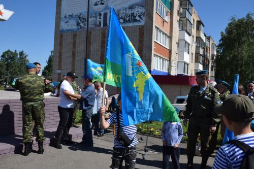 Десантники Нурлата отметили годовщину ВДВ торжественным митингом