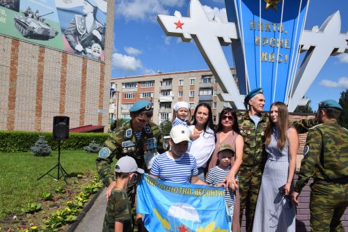 Десантники Нурлата отметили годовщину ВДВ торжественным митингом