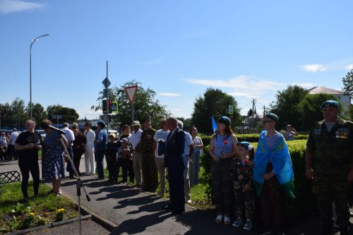 Десантники Нурлата отметили годовщину ВДВ торжественным митингом