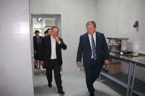 В Бурметьевской школе после капремонта распахнул двери современный пищеблок