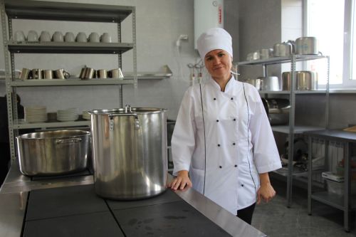 В Бурметьевской школе после капремонта распахнул двери современный пищеблок
