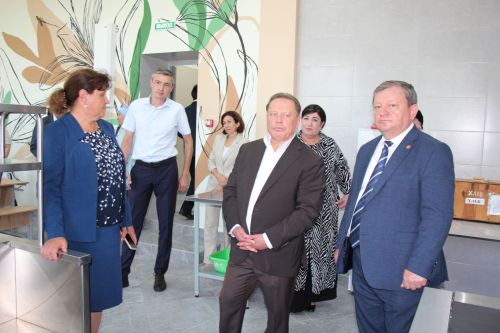В Бурметьевской школе после капремонта распахнул двери современный пищеблок