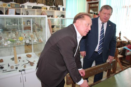 В Бурметьевской школе после капремонта распахнул двери современный пищеблок