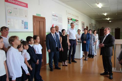 В Бурметьевской школе после капремонта распахнул двери современный пищеблок