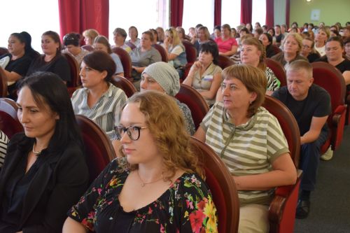Руководство Нурлата и депутаты обсудили поддержку соцработников на встрече