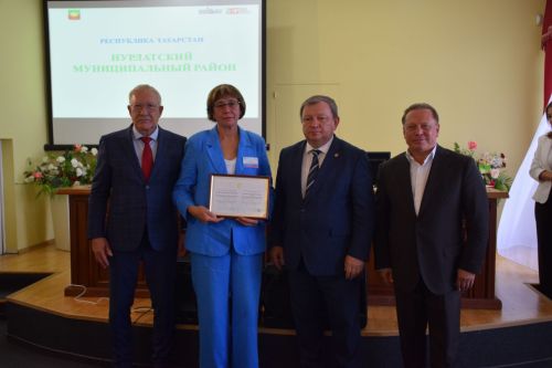 Руководство Нурлата и депутаты обсудили поддержку соцработников на встрече