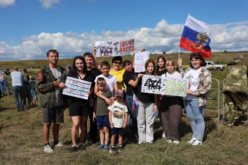 День флага в Нурлате отметили гонками по бездорожью в парке Кондурча