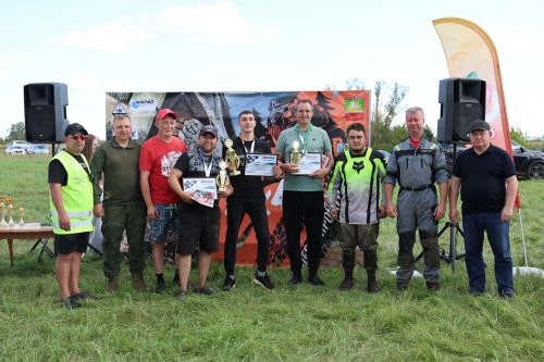 День флага в Нурлате отметили гонками по бездорожью в парке Кондурча