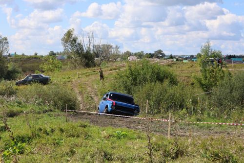 День флага в Нурлате отметили гонками по бездорожью в парке Кондурча