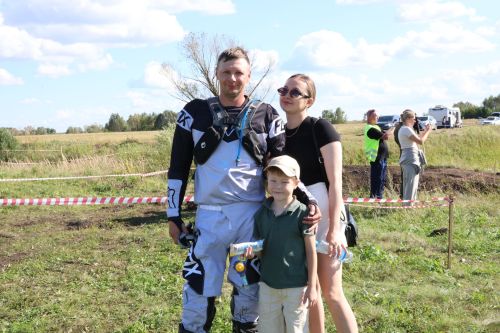 День флага в Нурлате отметили гонками по бездорожью в парке Кондурча