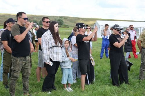 День флага в Нурлате отметили гонками по бездорожью в парке Кондурча