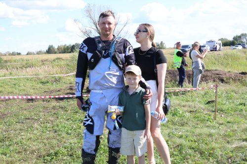 День флага в Нурлате отметили гонками по бездорожью в парке Кондурча
