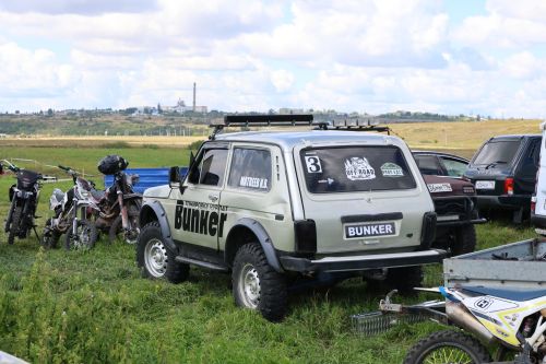 День флага в Нурлате отметили гонками по бездорожью в парке Кондурча