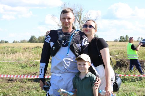 День флага в Нурлате отметили гонками по бездорожью в парке Кондурча