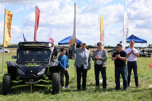 День флага в Нурлате отметили гонками по бездорожью в парке Кондурча