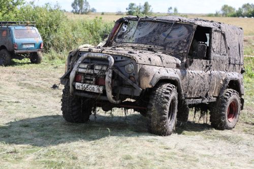 День флага в Нурлате отметили гонками по бездорожью в парке Кондурча