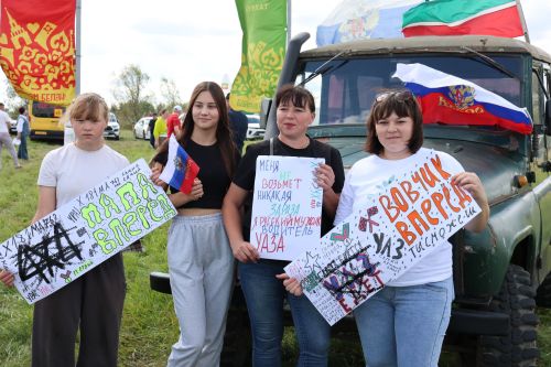 День флага в Нурлате отметили гонками по бездорожью в парке Кондурча