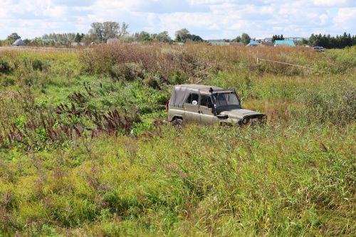 День флага в Нурлате отметили гонками по бездорожью в парке Кондурча
