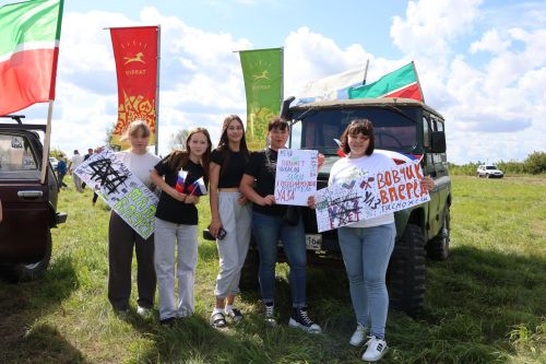 День флага в Нурлате отметили гонками по бездорожью в парке Кондурча