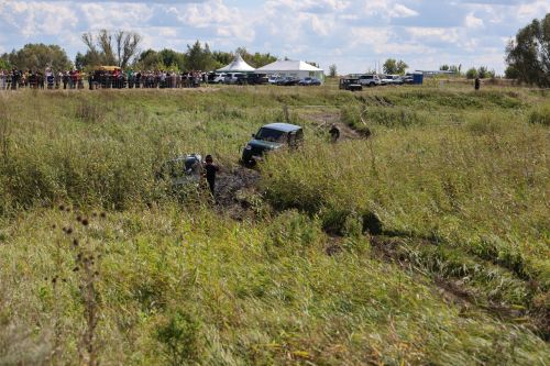 День флага в Нурлате отметили гонками по бездорожью в парке Кондурча