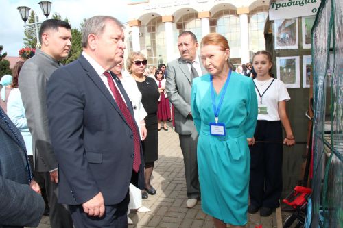 Августовская конференция в Нурлатском районе началась с большой выставки