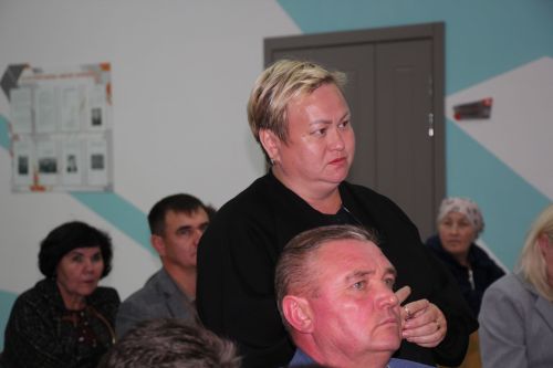 Жители микрорайона железнодорожников встретились с руководством района