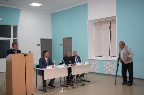 Жители микрорайона железнодорожников встретились с руководством района