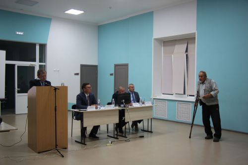 Жители микрорайона железнодорожников встретились с руководством района