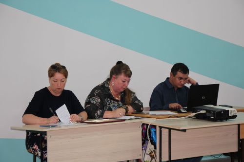 Жители микрорайона железнодорожников встретились с руководством района