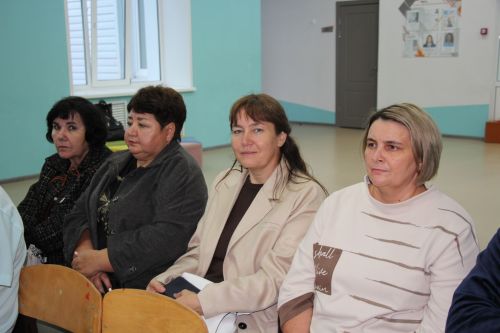 Жители микрорайона железнодорожников встретились с руководством района