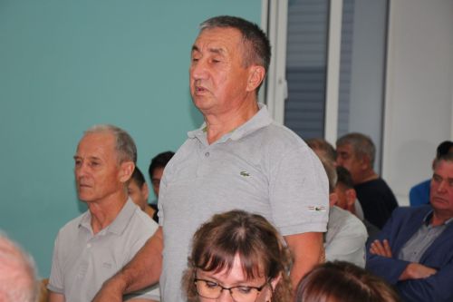 Жители микрорайона железнодорожников встретились с руководством района