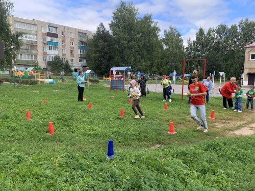 В Нурлате определили лучших знатоков ПДД среди дошколят и их родителей