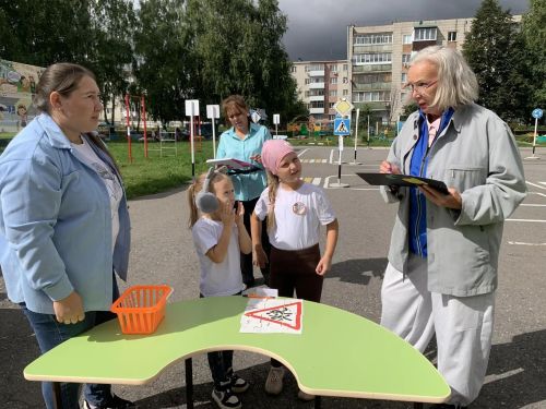 В Нурлате определили лучших знатоков ПДД среди дошколят и их родителей