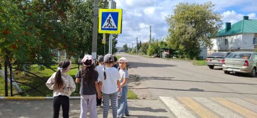Юные нурлатцы освоили навыки безопасности на пешеходном переходе