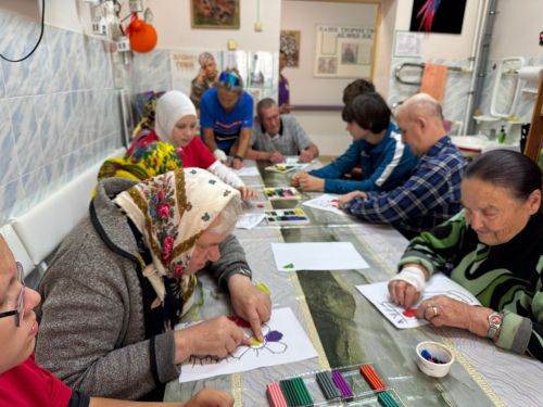 Школьники и пенсионеры создали картину из пластилина в Нурлате