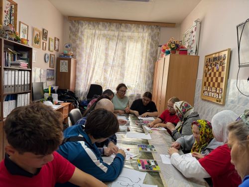 Школьники и пенсионеры создали картину из пластилина в Нурлате