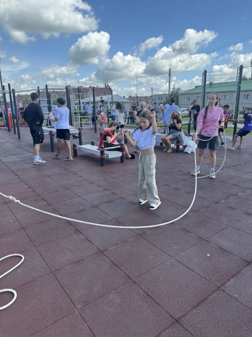 «Ледок» провёл спортивный праздник в сквере Железнодорожников Нурлата
