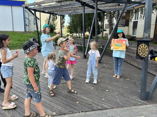 Библиотека устроила праздник для детей в сквере «Семейный»