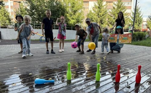 Библиотека устроила праздник для детей в сквере «Семейный»