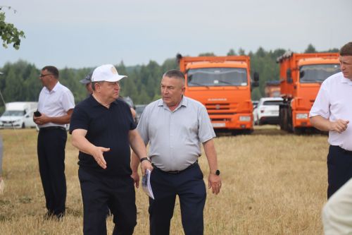 Рустам Минниханов совершил облет полей Нурлатского района