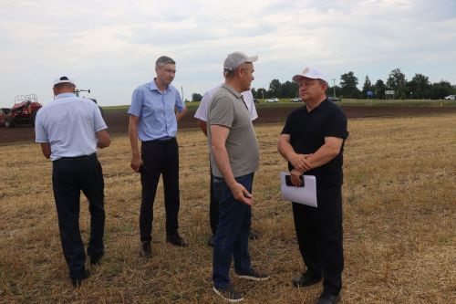Рустам Минниханов совершил облет полей Нурлатского района