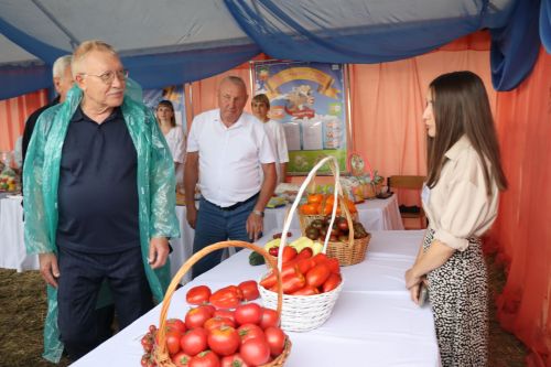 Рустам Минниханов совершил облет полей Нурлатского района