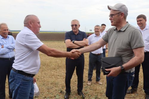 Рустам Минниханов совершил облет полей Нурлатского района