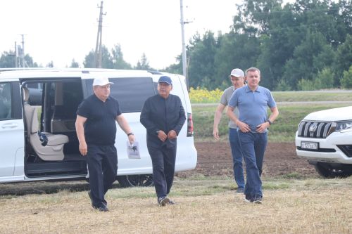 Рустам Минниханов совершил облет полей Нурлатского района
