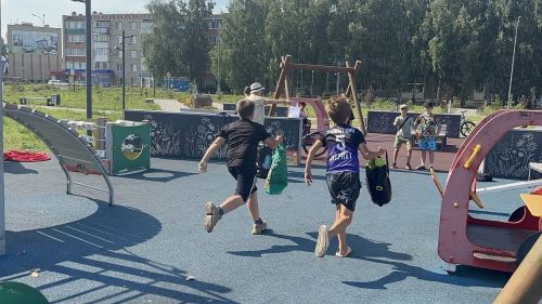 Спортивный праздник «Летняя карусель» прошел в сквере Нефтяник