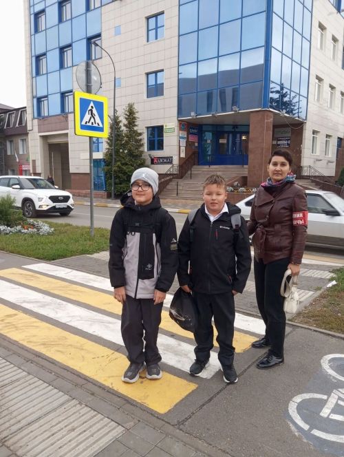 В Нурлате родители дежурят у дорог ради безопасности детей