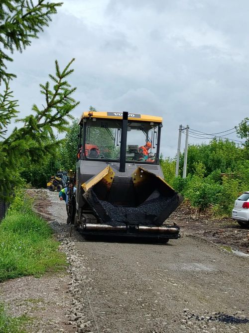 В Нурлате и районе продолжают ремонтировать дороги и тротуары