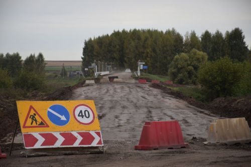 В Нурлате и районе продолжают ремонтировать дороги и тротуары