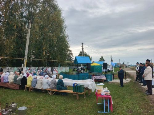 В селе Салдакаево открыли обновленный колодец «Роза эби коесы»