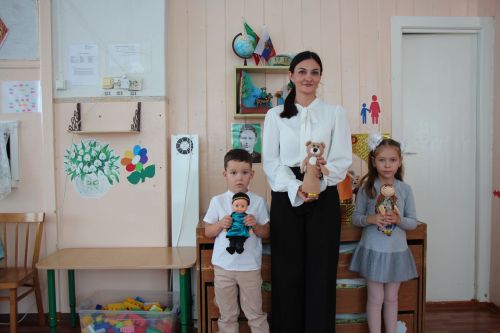 «Чыршыкай» балалар бакчасы тәрбиячесе Лилия Хәсәнова һөнәрен чын йөрәктән башкара